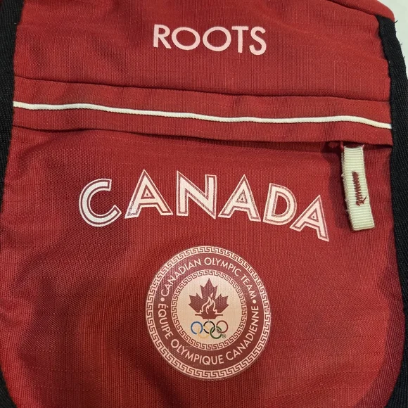 Roots Canada Olympic Red Crossbody Sling Bag Unisex - Picture 2 of 13